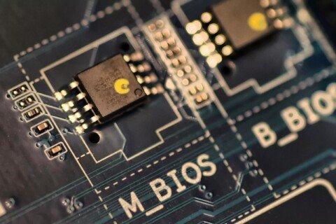 How PC makers exploited BIOS copyright strings to unlock trial software during the Windows 95 era