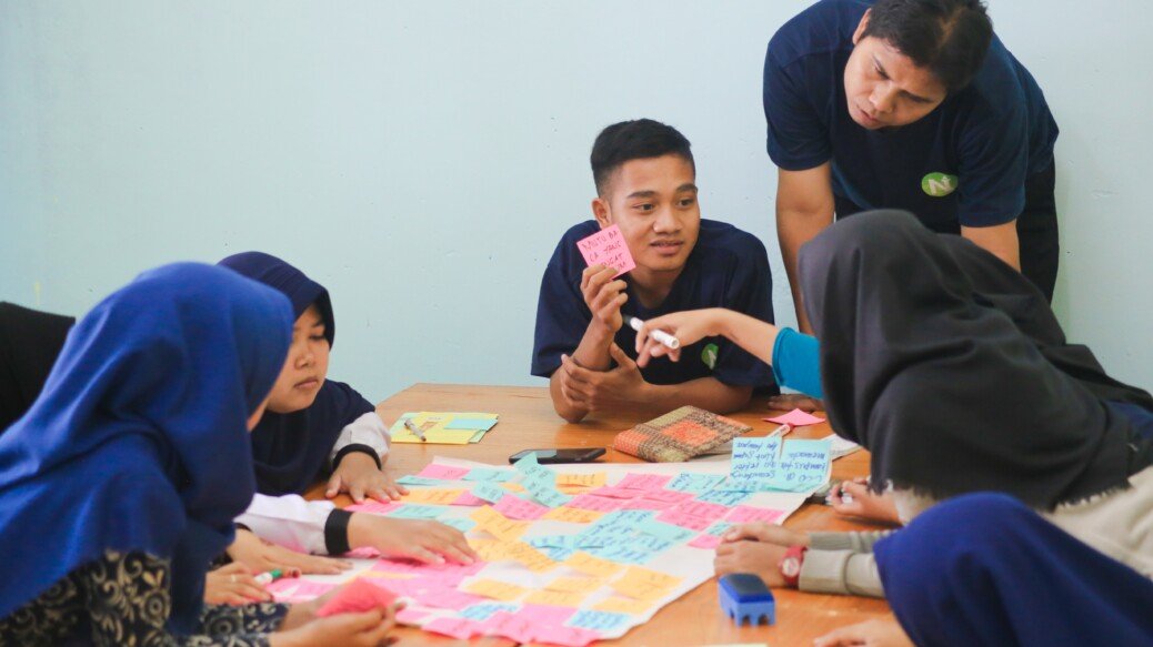 Teacher’s Corner: Setting Up For Business English Success