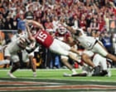 Mendoza’s plunge helps seal first national football title for Indiana after perfect season