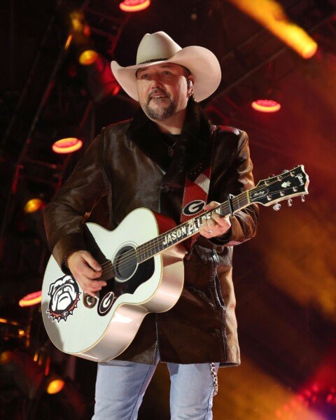 Jason Aldean’s brutal 7-word takedown of Zach Bryan after ‘cringe’ TPUSA halftime insult
