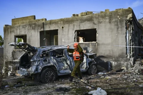60 Israelis wounded in overnight Iranian missile strike | US tanker plane crashes in Iraq, searches ongoing | Israeli Air Force strikes Hezbollah & Iran