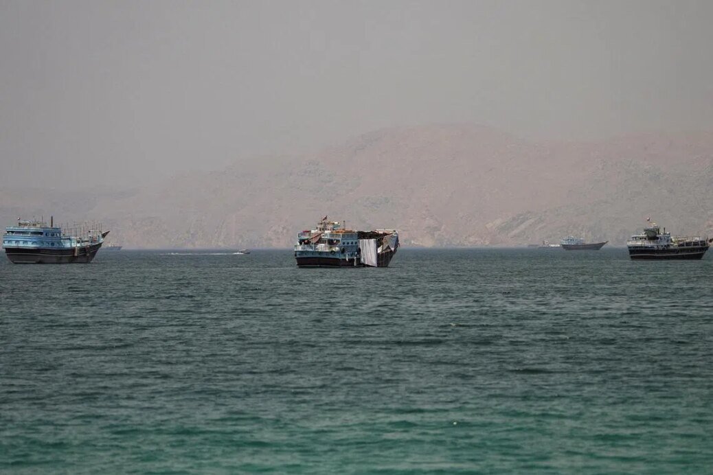 Oil holds decline as Iran waiver signals peace talks progress