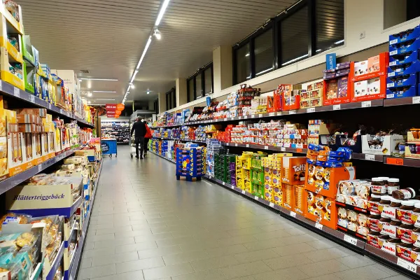 Is shopping abroad really cheaper? Why are Romanians and Bulgarians outspending Hungarians? New study provides answers