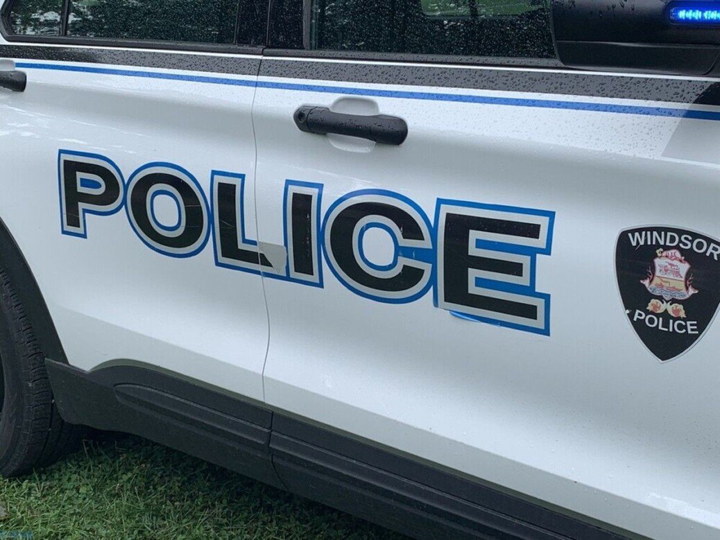 Windsor police arrest man for alleged breach of bail, fleeing officers